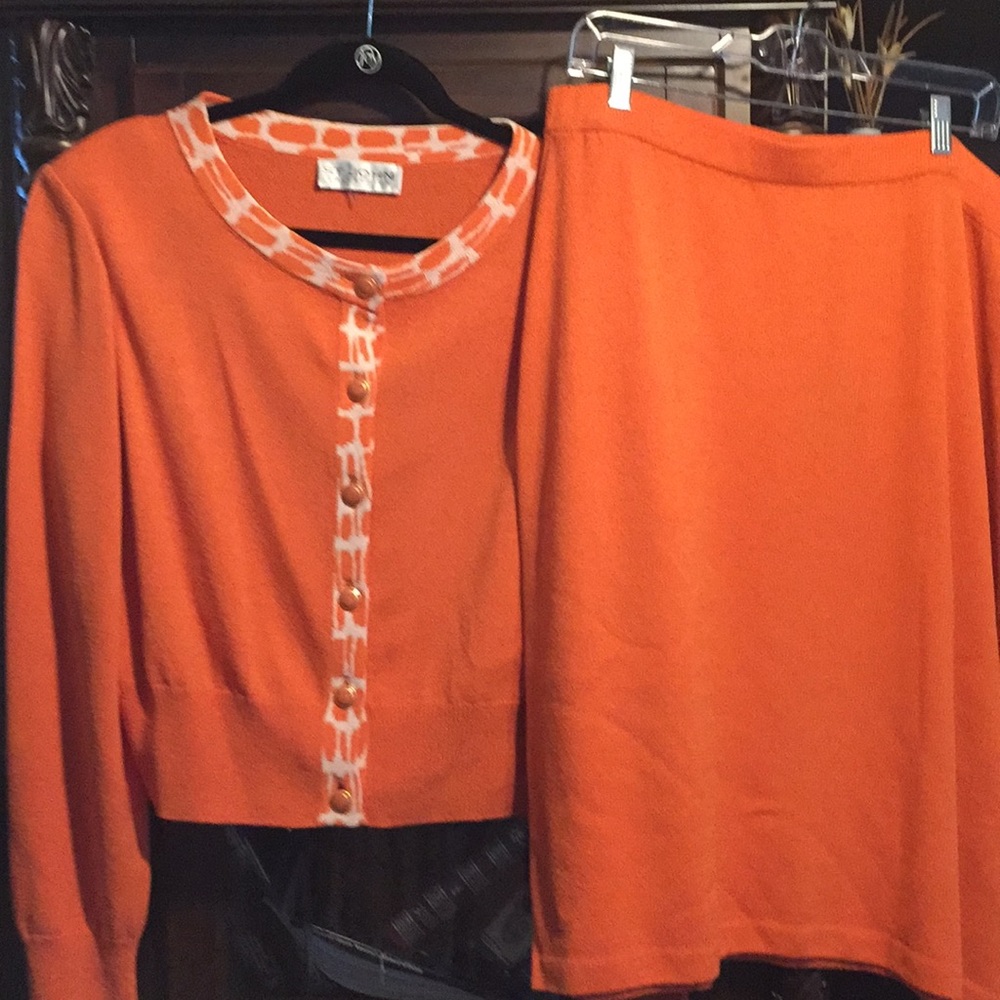 St. John sweater set skirt and top xl